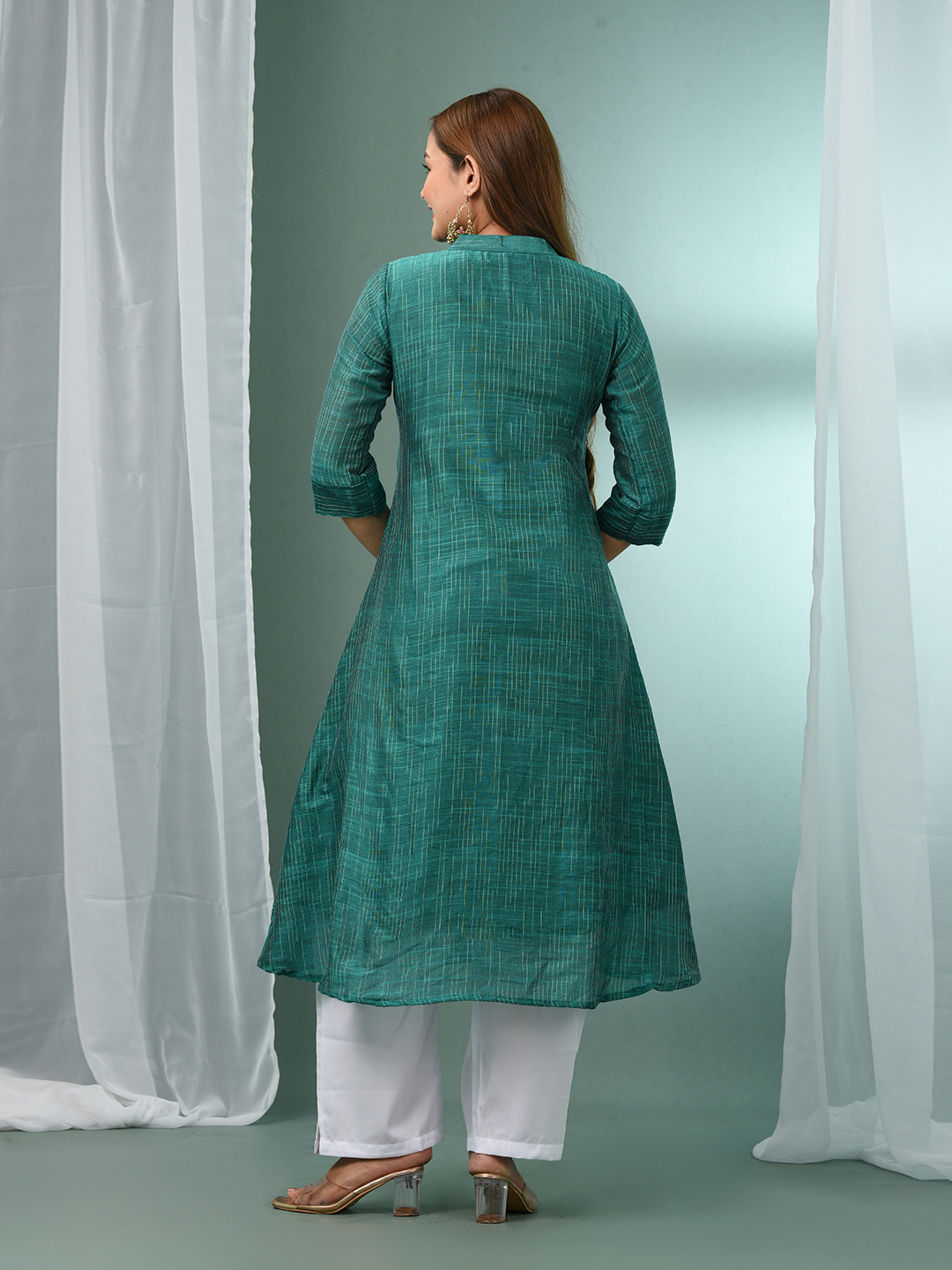 Green Textured Cotton Handloom A-line Kurta Set - Image 6