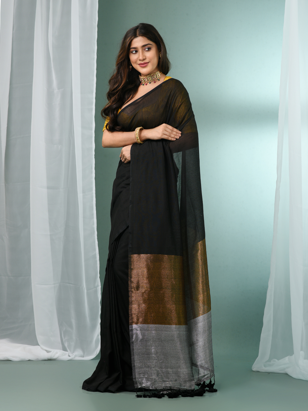 Woven Design Cotton Blend Saree - Image 4