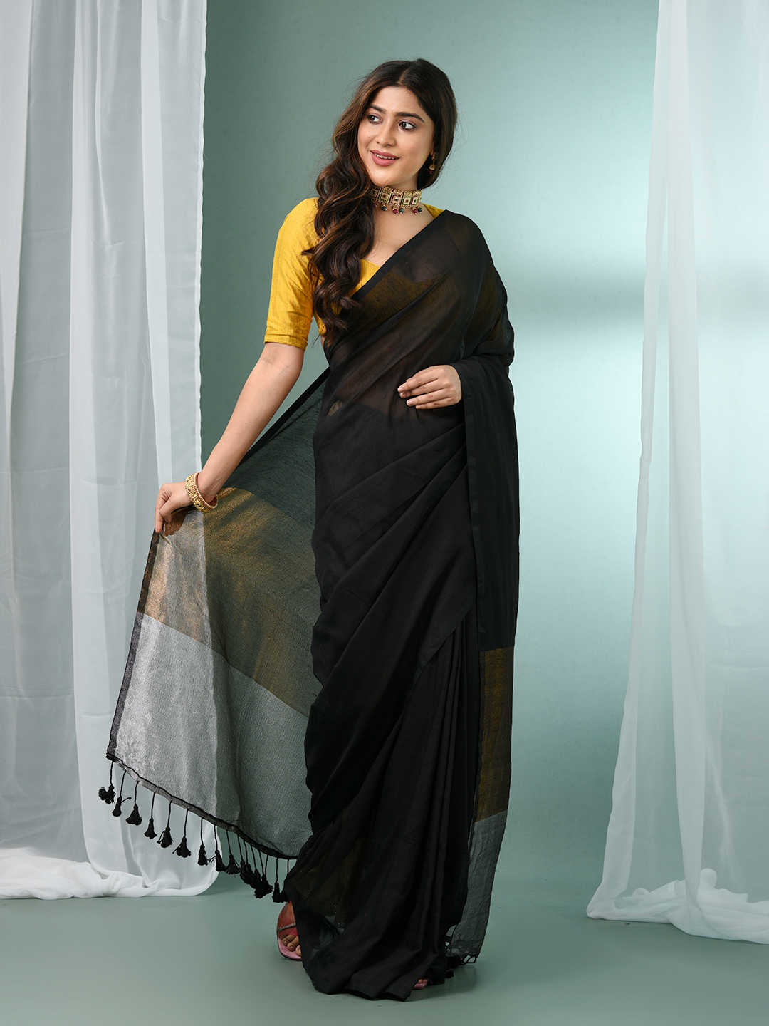 Woven Design Cotton Blend Saree - Image 5